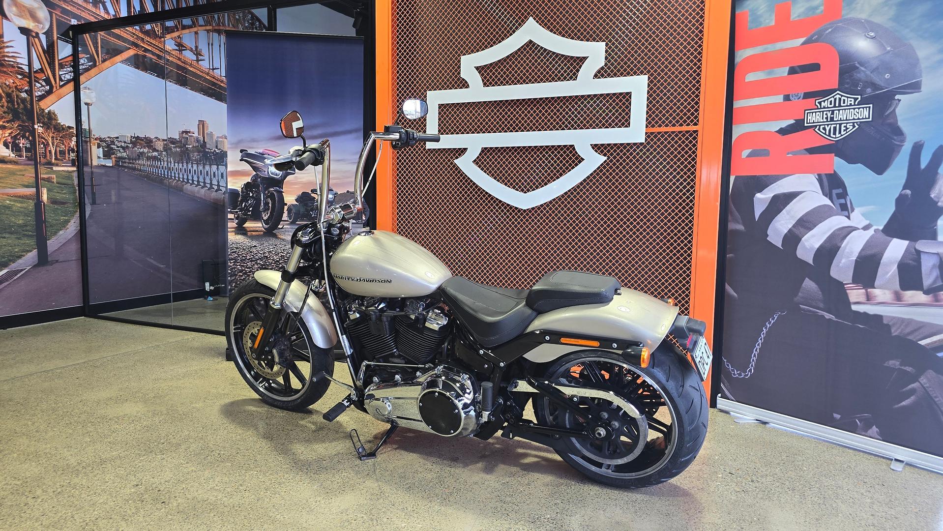 2018 HARLEY-DAVIDSON FXBR BREAKOUT CRUISER