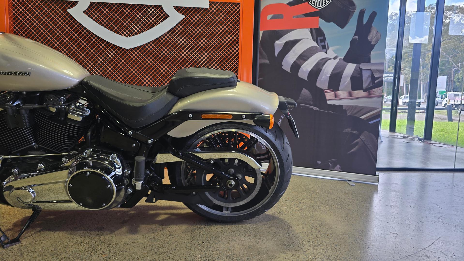 2018 HARLEY-DAVIDSON FXBR BREAKOUT CRUISER