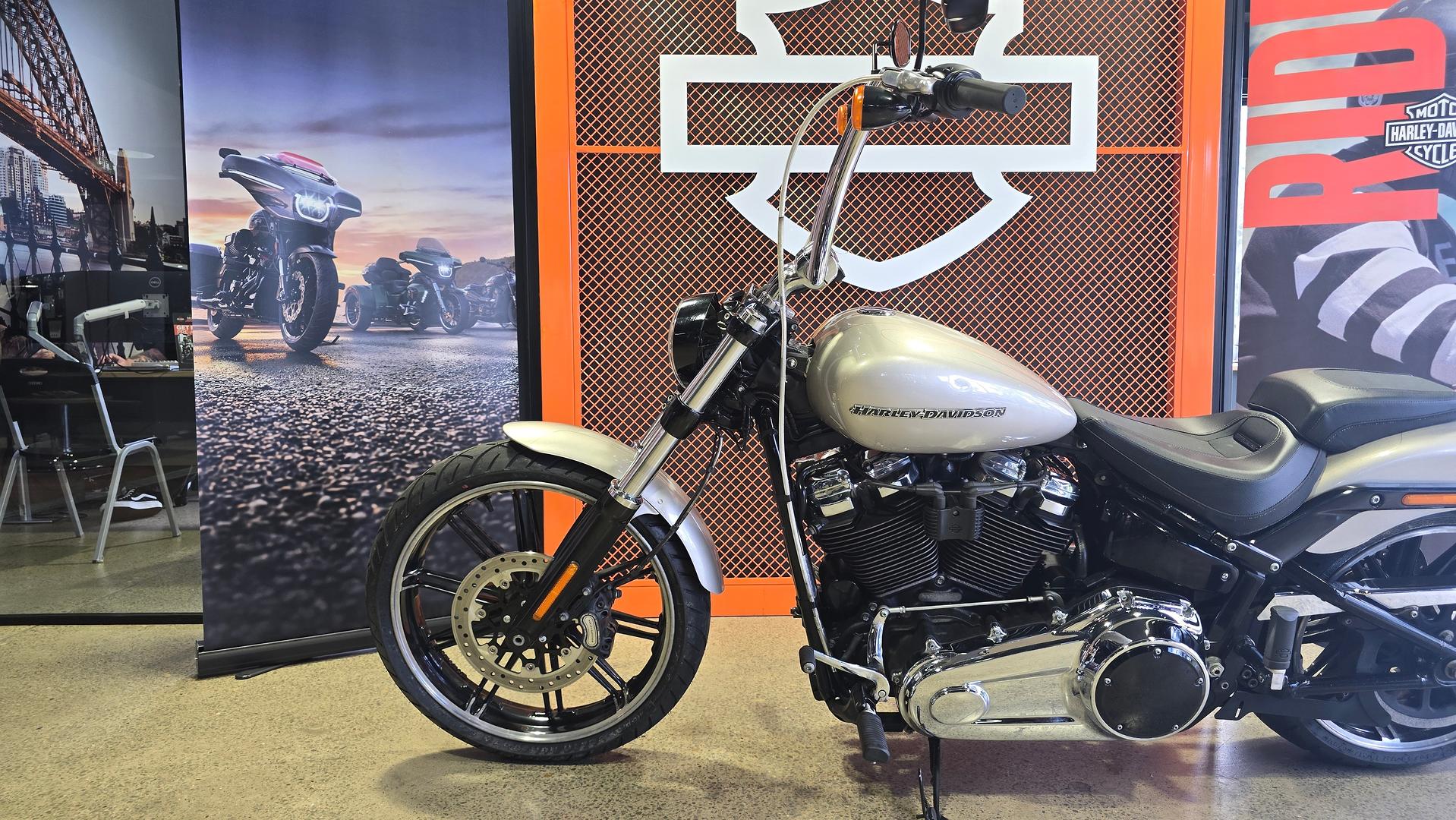 2018 HARLEY-DAVIDSON FXBR BREAKOUT CRUISER