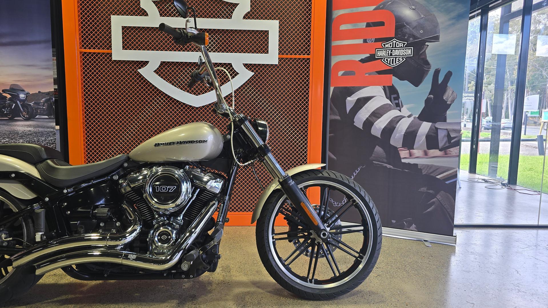 2018 HARLEY-DAVIDSON FXBR BREAKOUT CRUISER
