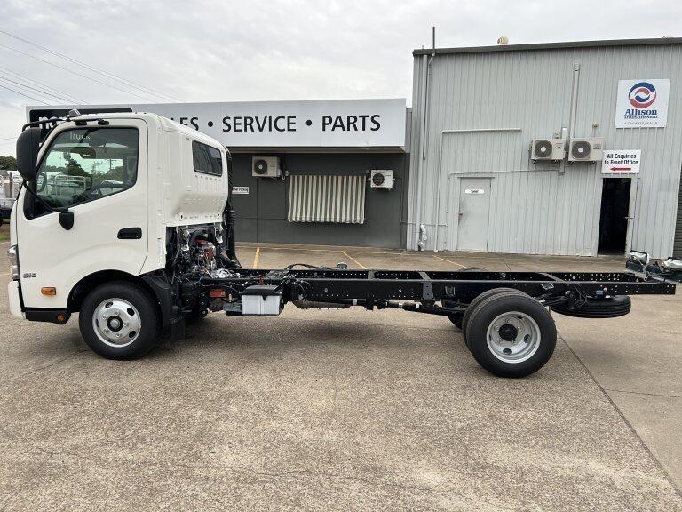 2025 HINO 300 XZU710R MY20 616 3430 WIDE 6 SP AUTO + DOUBLE O/D C/CHAS