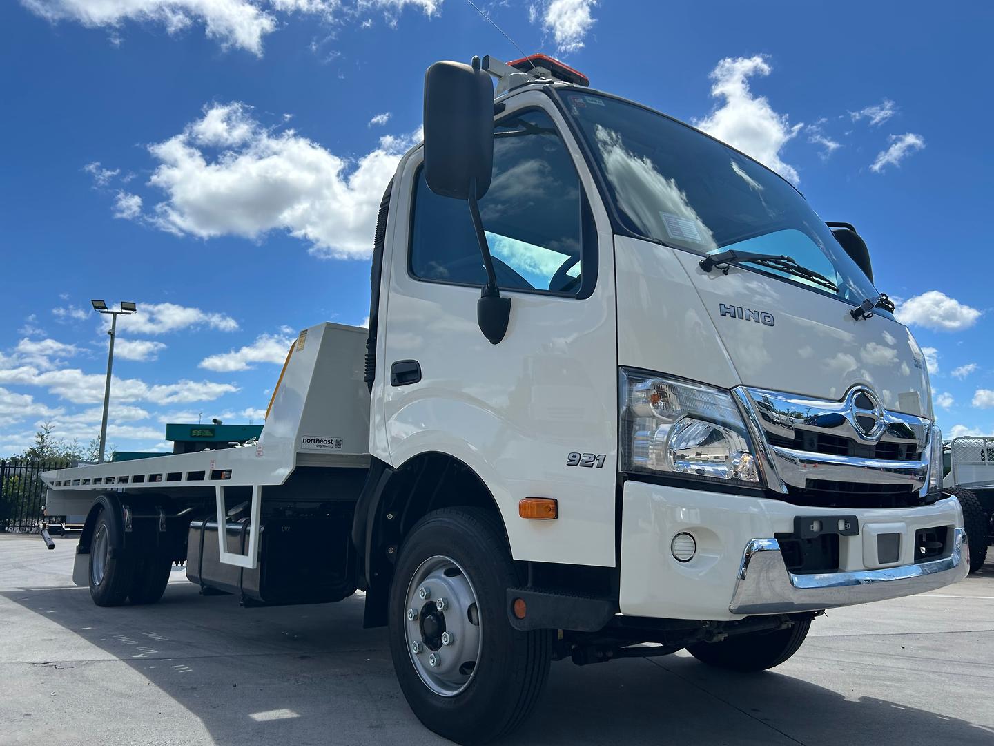 2024 HINO 300 XJC740R MY20 921 4400 WIDE 6 SP AUTO + DOUBLE O/D C/CHAS