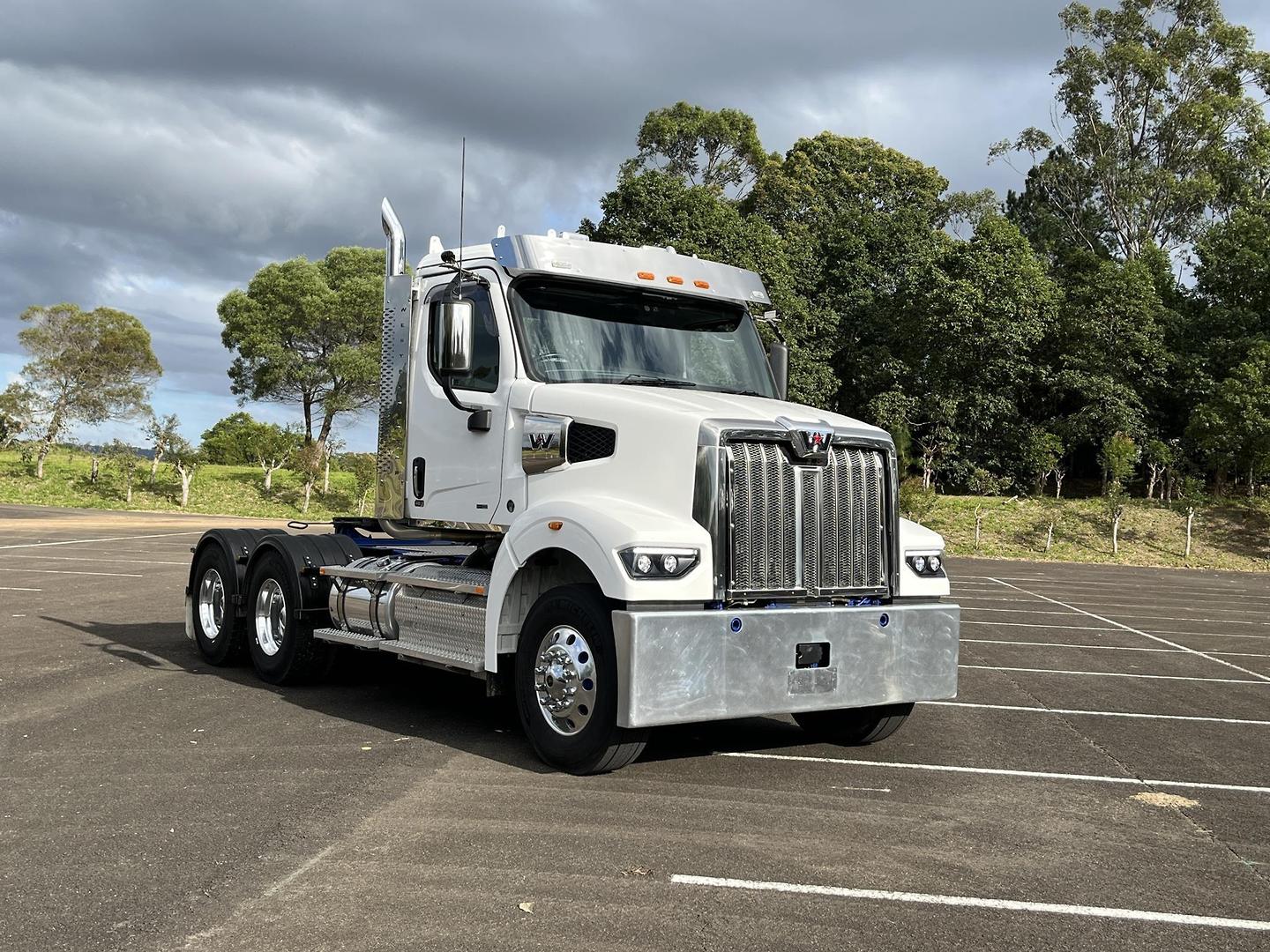 2023 WESTERN STAR 48X PRIME MOVER