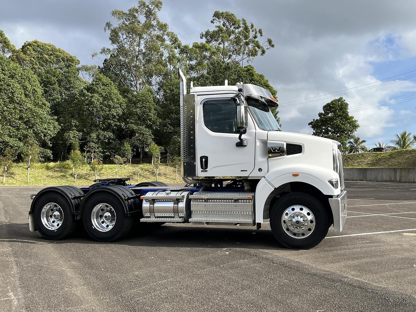 2023 WESTERN STAR 48X PRIME MOVER