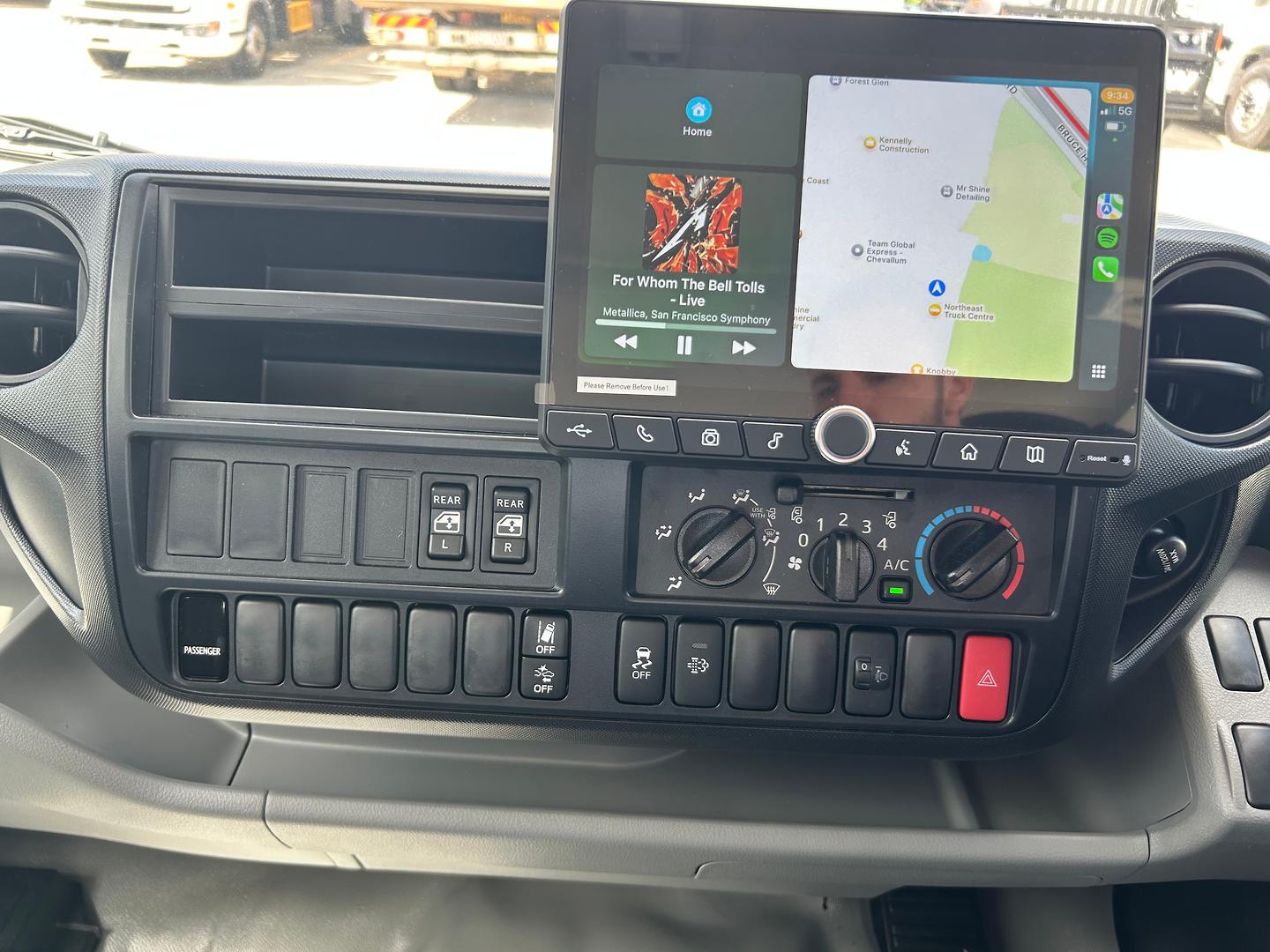 2025 HINO 300 616 6 SP AUTO CREW C/CHAS