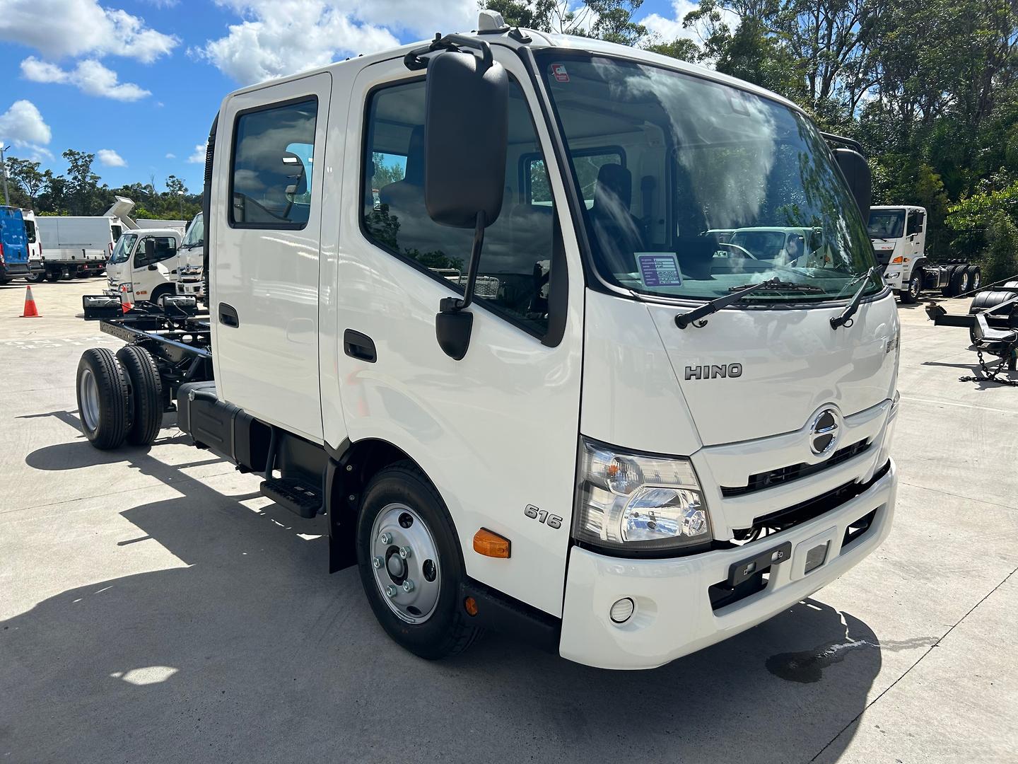 2025 HINO 300 616 6 SP AUTO CREW C/CHAS