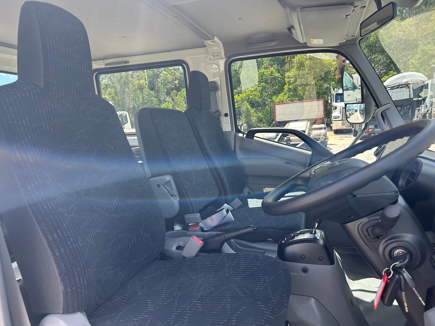 2025 HINO 300 616 6 SP AUTO CREW C/CHAS