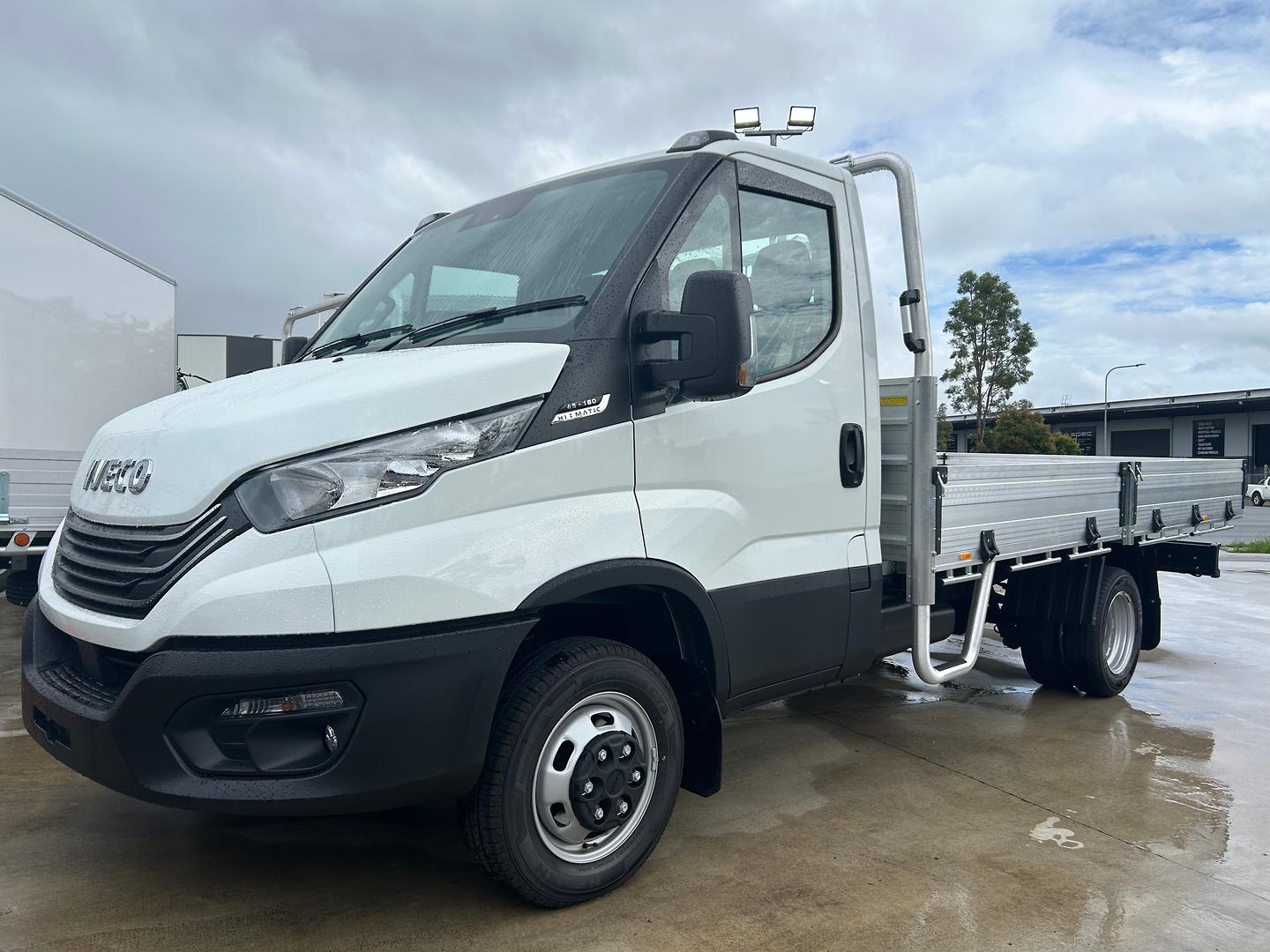 2025 IVECO DAILY MY19 E6 45C18 TRADIE MADE 3173 TRAY 8 SP AUTO + DOUBLE OD TRAY