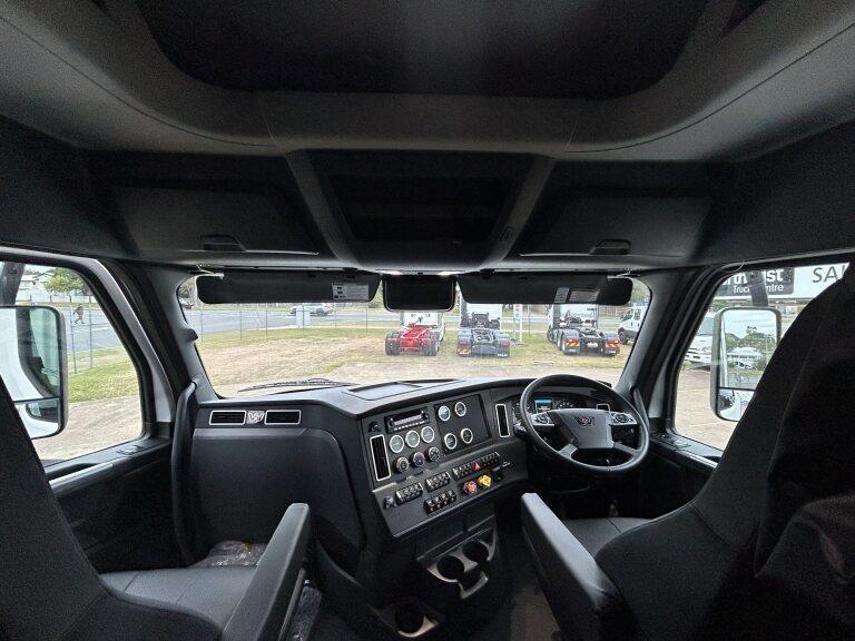 2025 WESTERN STAR 49X PRIME MOVER