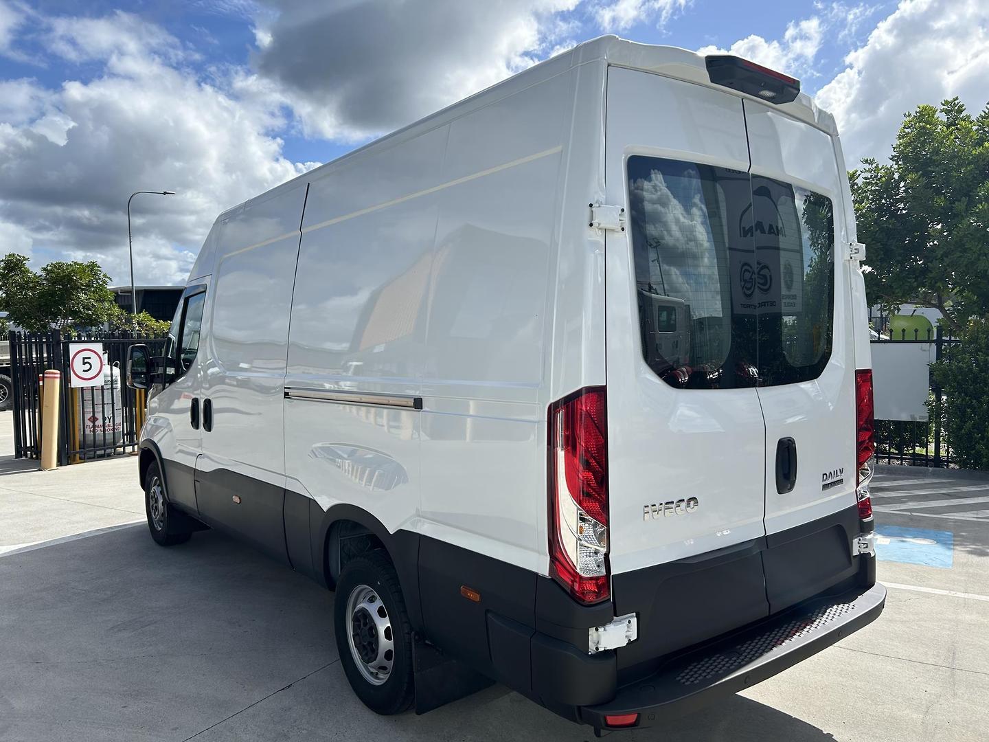 2024 IVECO DAILY MY22 E6 35S14V H2 SRW (WB3520L) 8 SP AUTO + DOUBLE OD 3D VAN