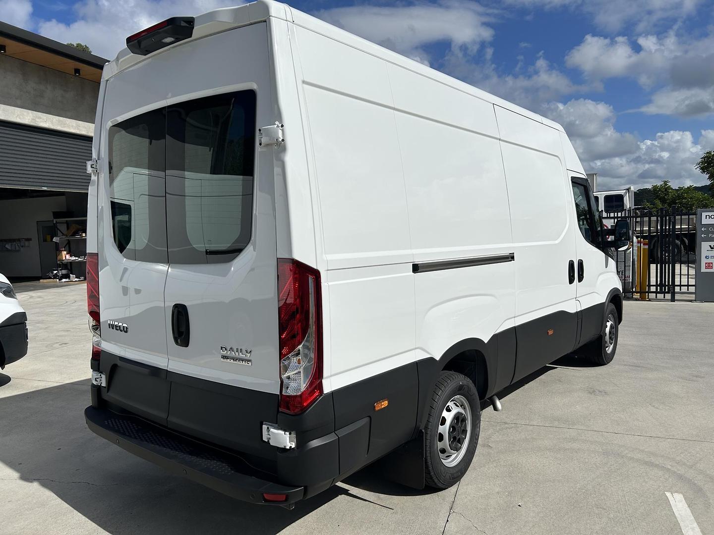 2024 IVECO DAILY MY22 E6 35S14V H2 SRW (WB3520L) 8 SP AUTO + DOUBLE OD 3D VAN