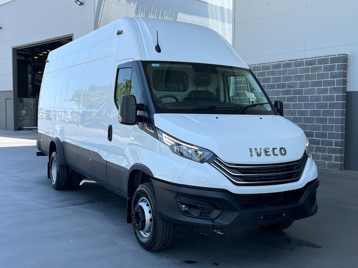 2025 IVECO DAILY 70C MWB AUTOMATIC VAN
