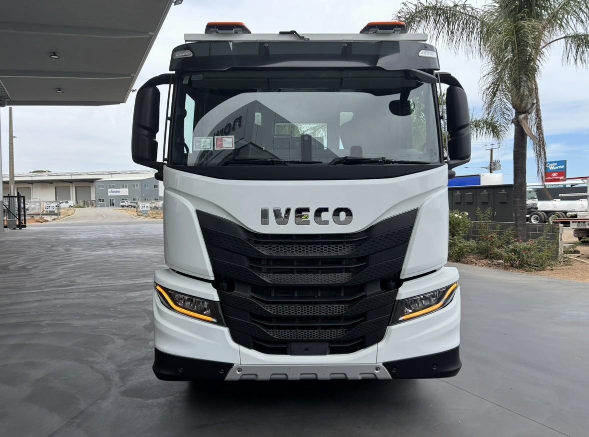 2023 IVECO S-WAY AT460 8X4 12 SP AUTOMATIC TILT TRAY