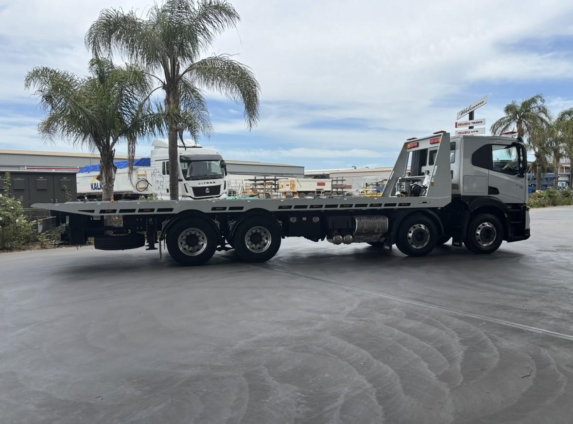 2023 IVECO S-WAY AT460 8X4 12 SP AUTOMATIC TILT TRAY