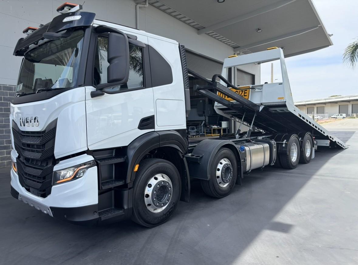 2023 IVECO S-WAY AT460 8X4 12 SP AUTOMATIC TILT TRAY