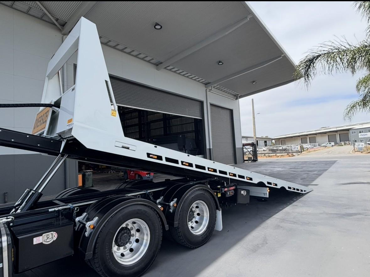 2023 IVECO S-WAY AT460 8X4 12 SP AUTOMATIC TILT TRAY