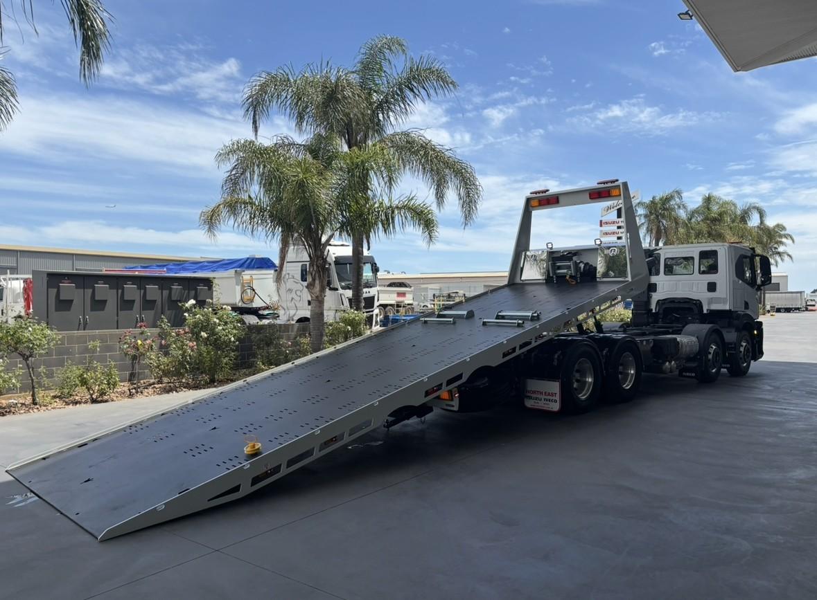 2023 IVECO S-WAY AT460 8X4 12 SP AUTOMATIC TILT TRAY