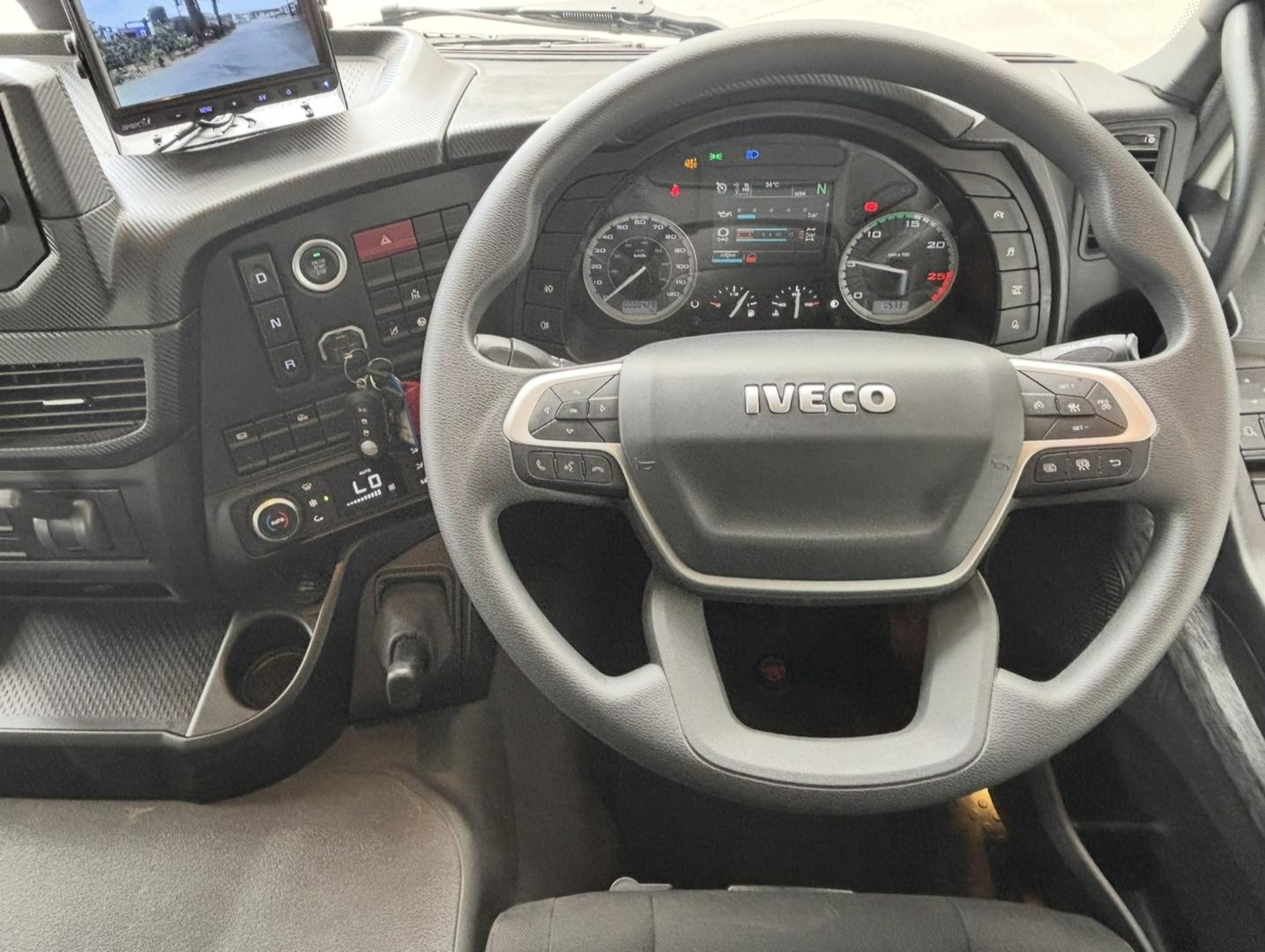 2023 IVECO S-WAY AT460 8X4 12 SP AUTOMATIC TILT TRAY