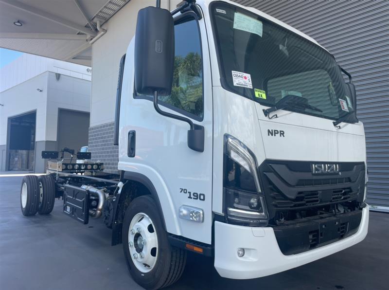 2025 ISUZU NPR 70/45-190 16 SP AUTOMATED MANUAL C/CHAS