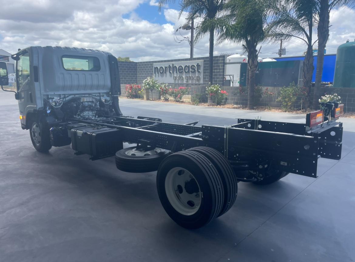 2025 ISUZU NQR 88-190 AM D45 6 SP AUTOMATED MANUAL C/CHAS