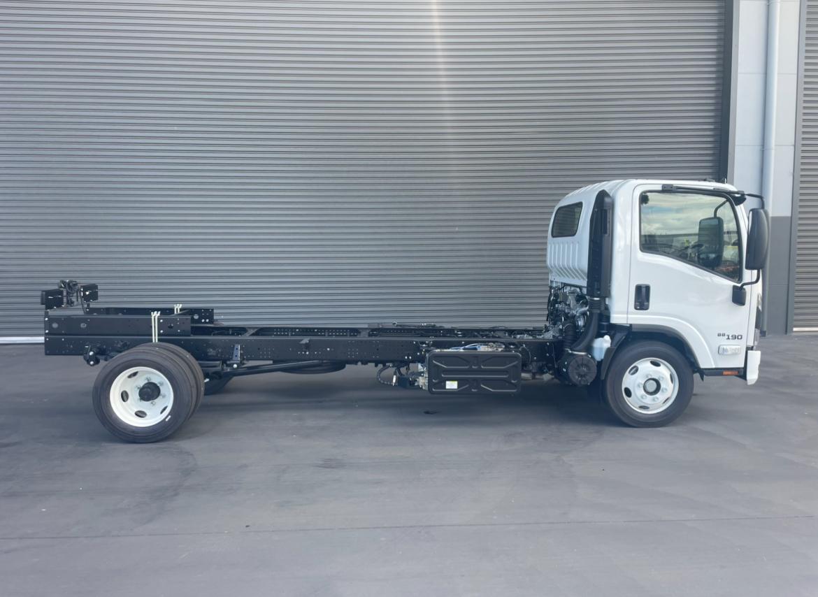 2025 ISUZU NQR 88-190 AM D45 6 SP AUTOMATED MANUAL C/CHAS