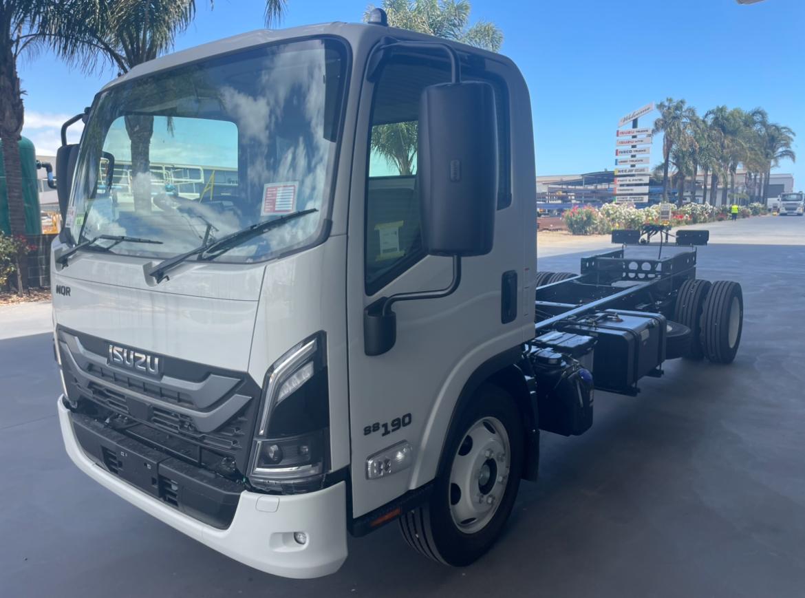 2025 ISUZU NQR 88-190 AM D45 6 SP AUTOMATED MANUAL C/CHAS