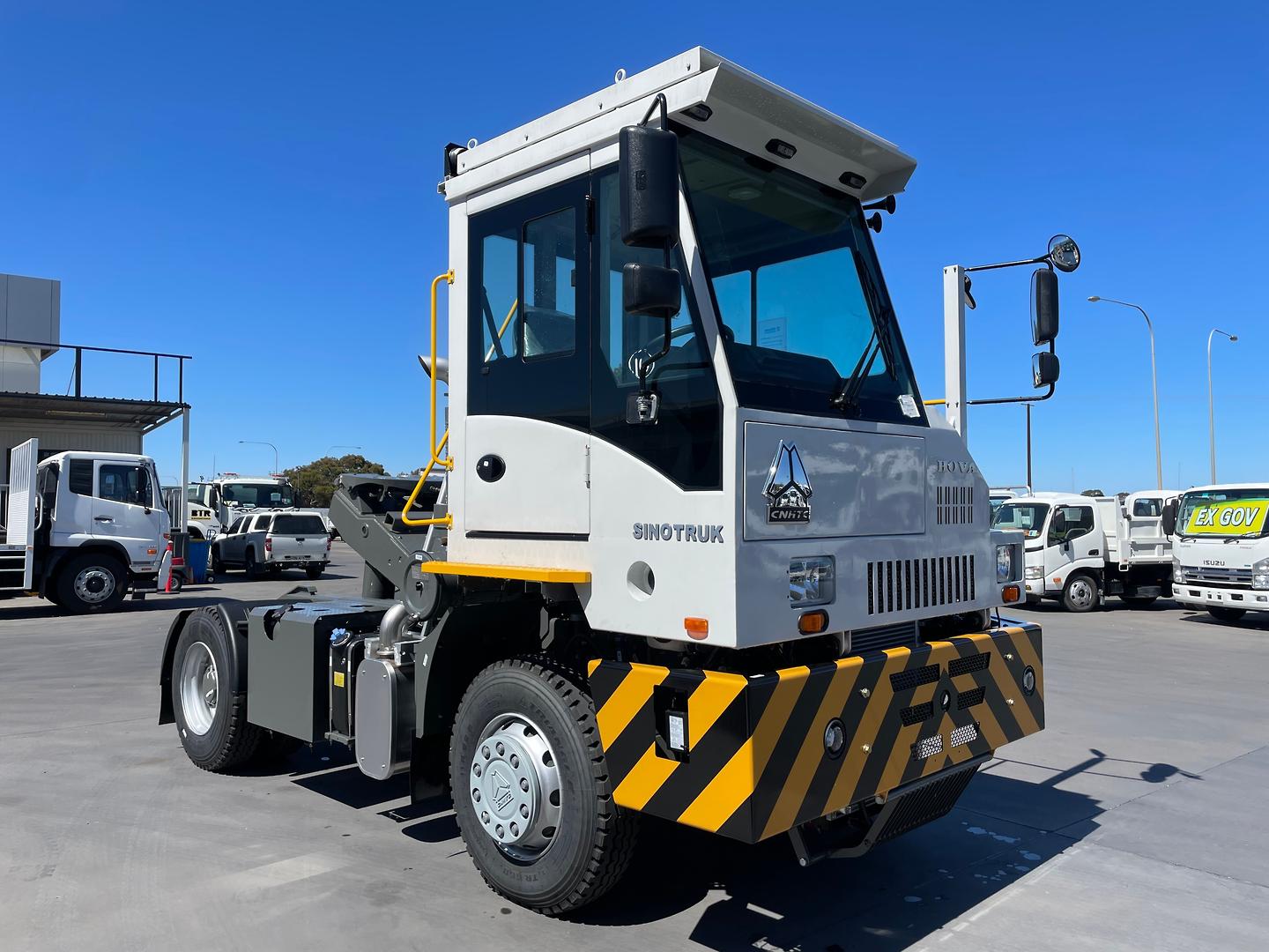 2025 SITRAK HOVA (4x2) AUTOMATIC TUG TRUCK