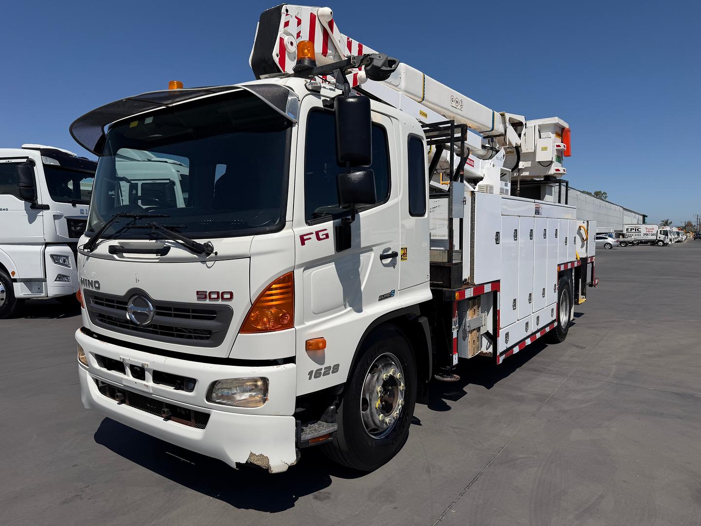 2011 HINO 500 FG8J FG1628 LONG AUTOMATIC SERVICE BODY