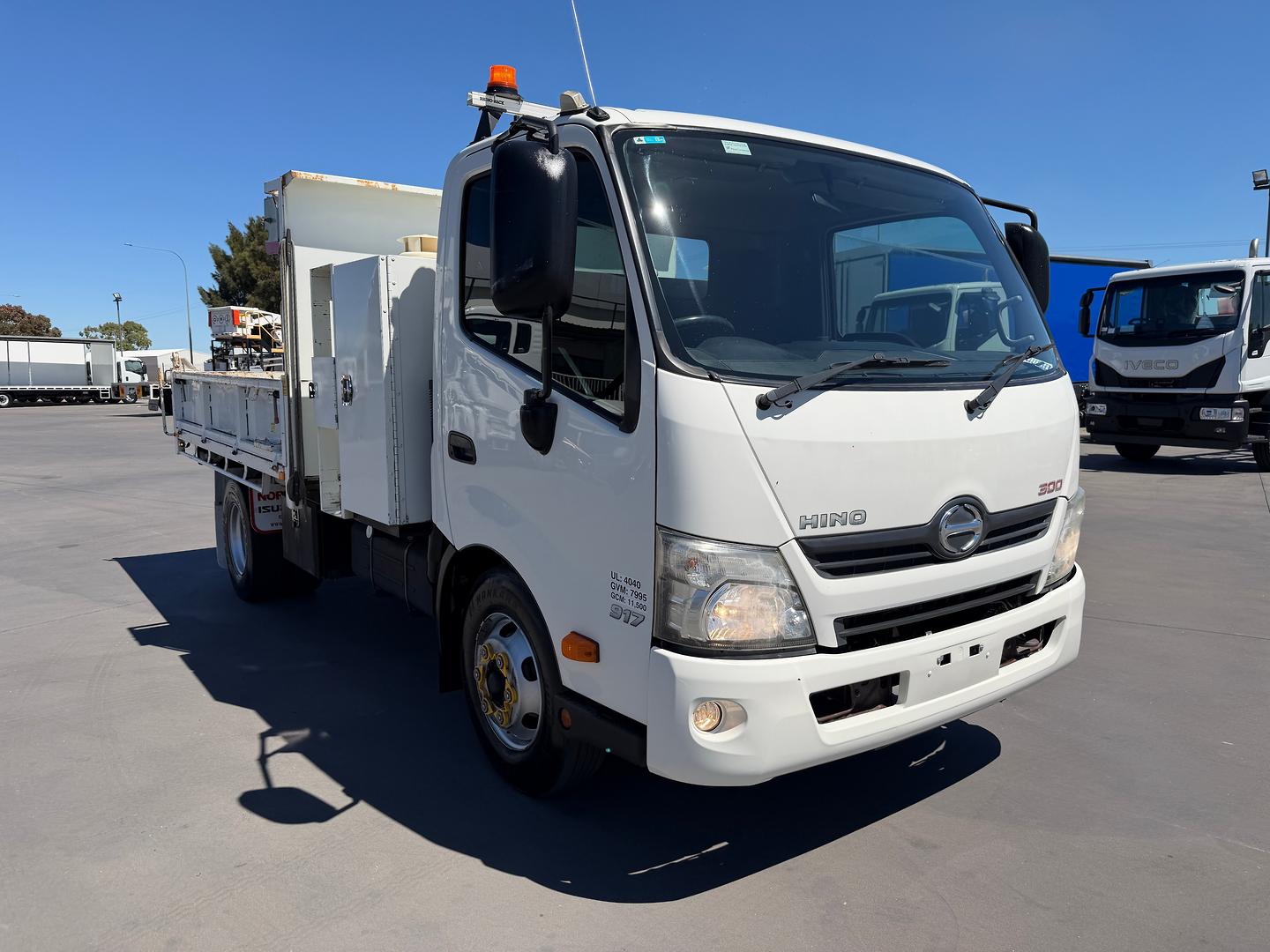 2014 HINO 300 XZU710R 717 MWB 6 SP MANUAL C/CHAS