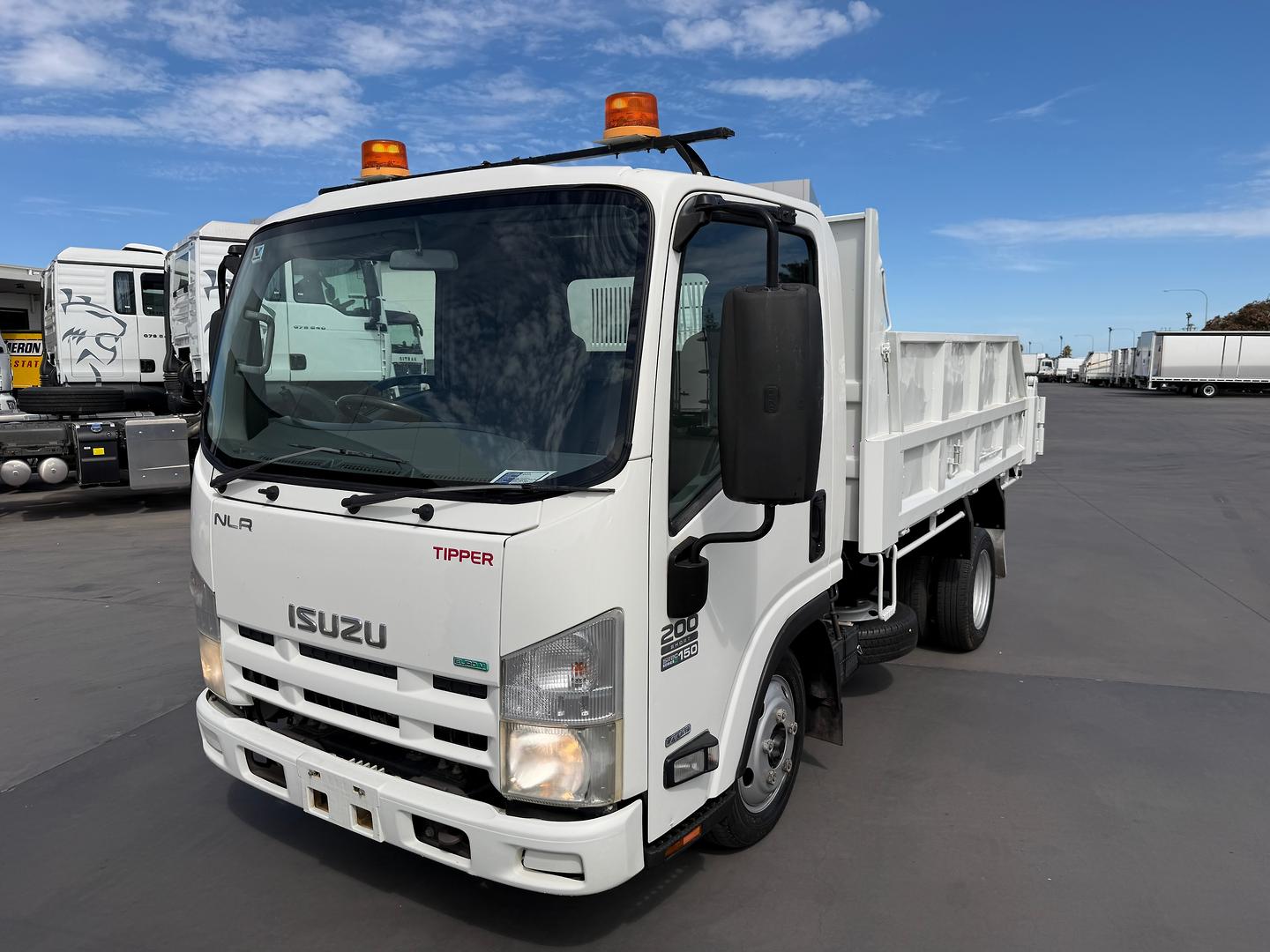 2015 ISUZU N SERIES NLR 200 AMT TIPPER