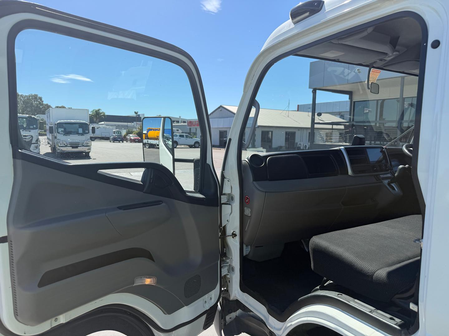 2020 FUSO CANTER 515 PANTECH