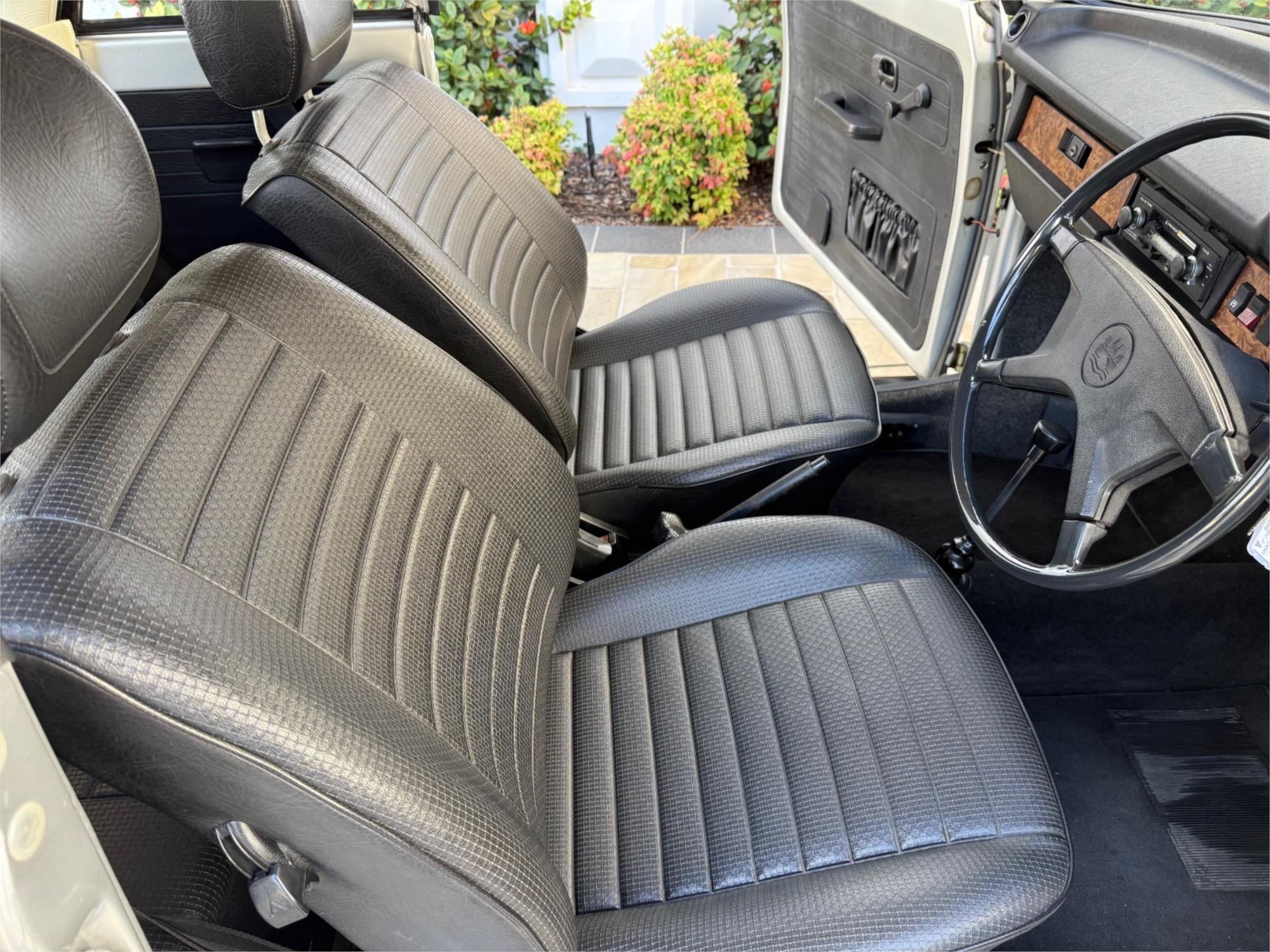 1979 VOLKSWAGEN KARMANN BEETLE MANUAL 2D CABRIOLET