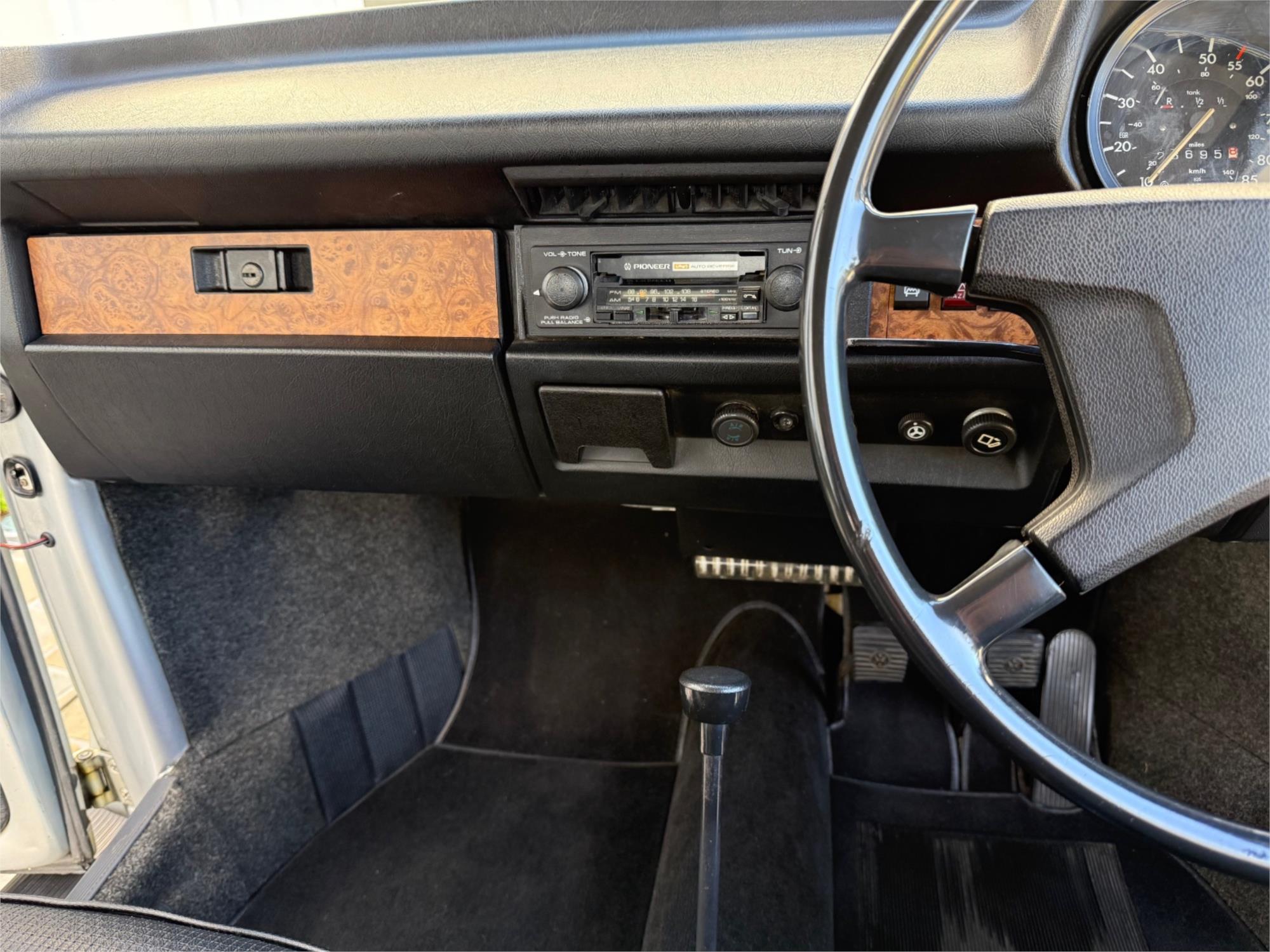 1979 VOLKSWAGEN KARMANN BEETLE MANUAL 2D CABRIOLET