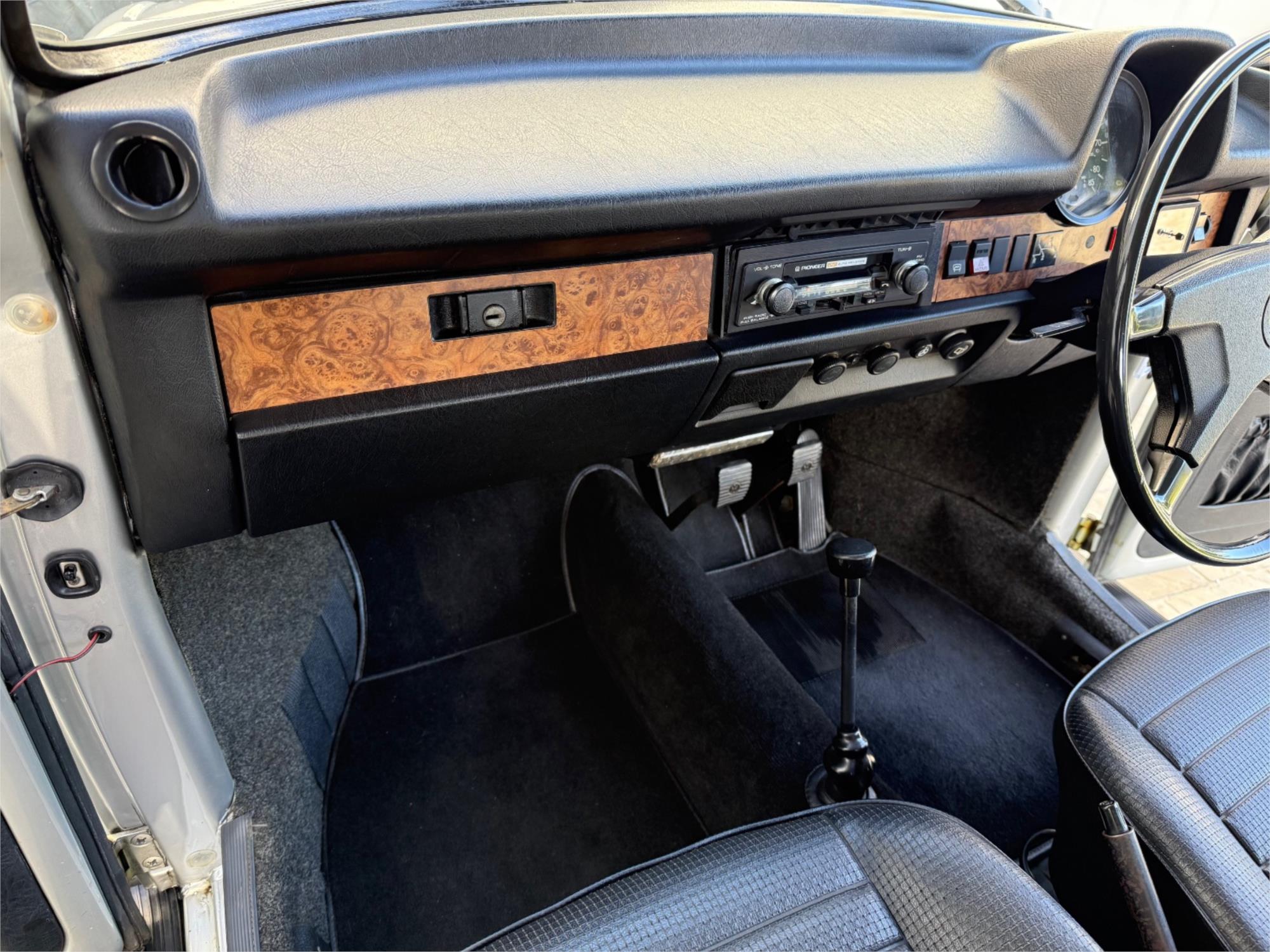 1979 VOLKSWAGEN KARMANN BEETLE MANUAL 2D CABRIOLET