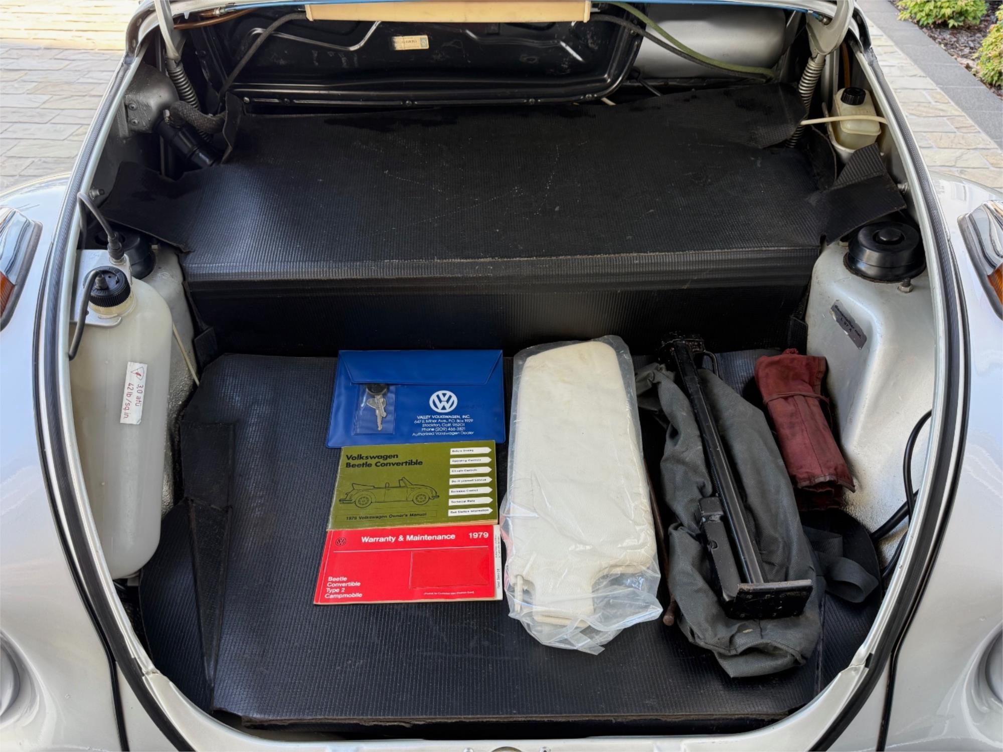 1979 VOLKSWAGEN KARMANN BEETLE MANUAL 2D CABRIOLET