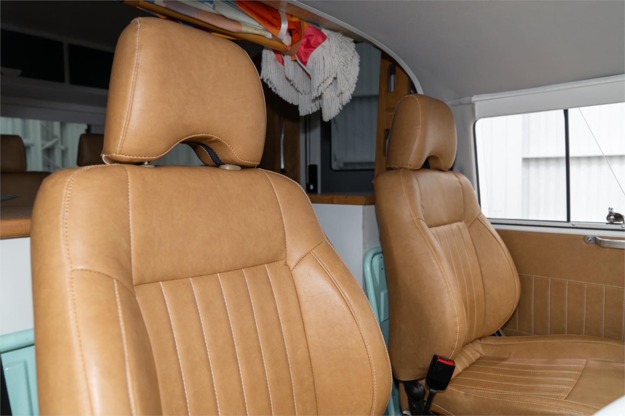 1975 VOLKSWAGEN KOMBI 4 SP MANUAL CAMPER