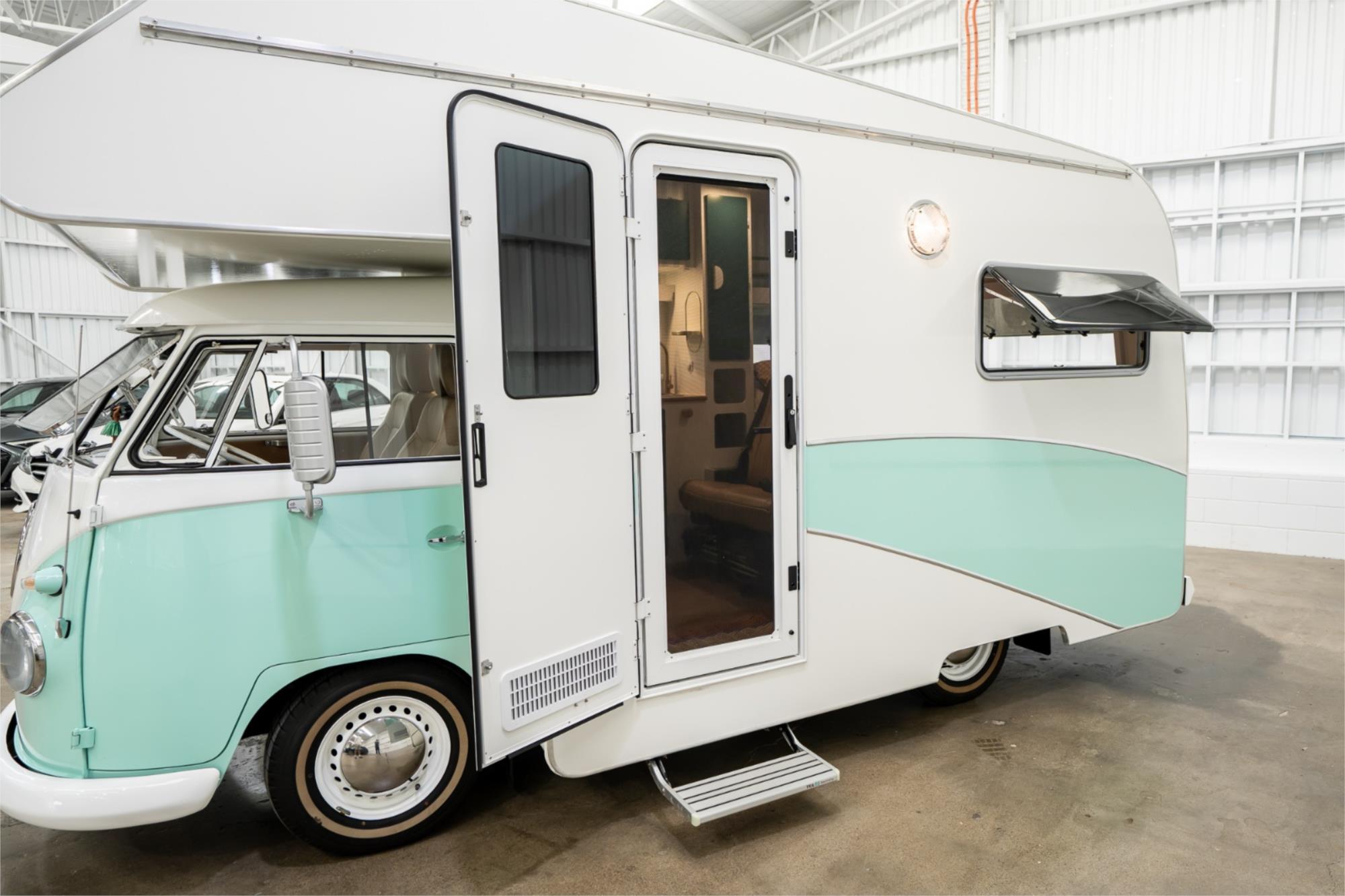 1975 VOLKSWAGEN KOMBI 4 SP MANUAL CAMPER