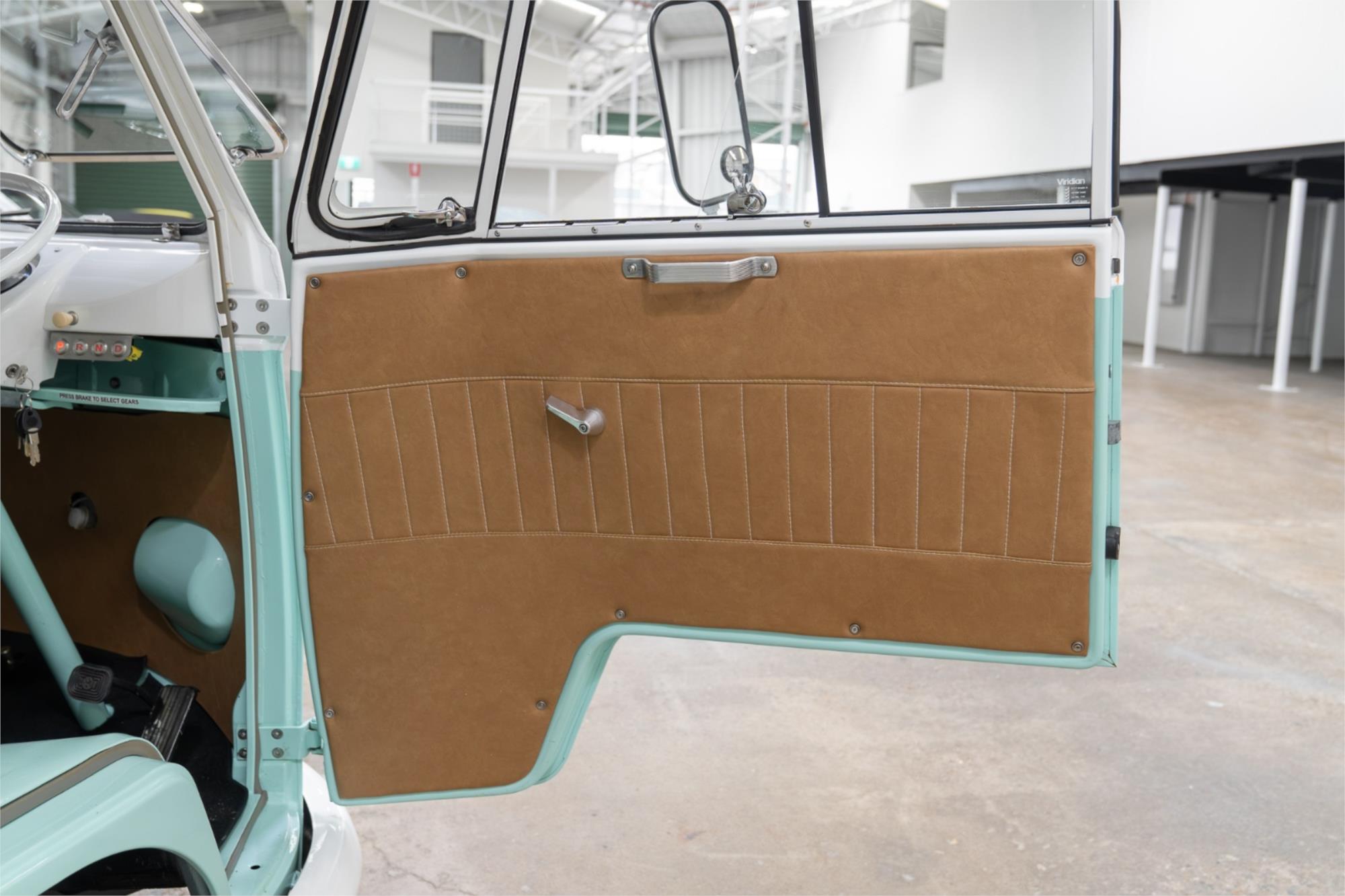 1975 VOLKSWAGEN KOMBI 4 SP MANUAL CAMPER