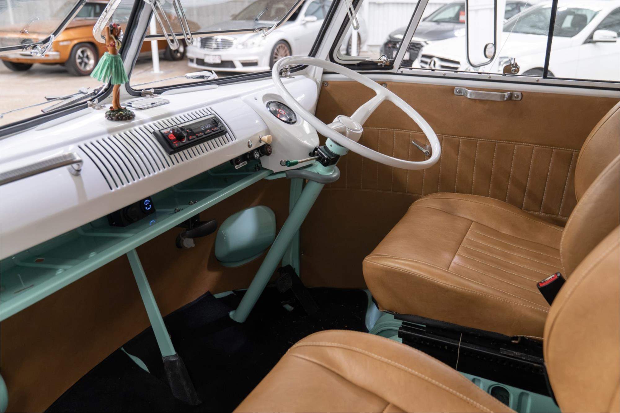 1975 VOLKSWAGEN KOMBI 4 SP MANUAL CAMPER