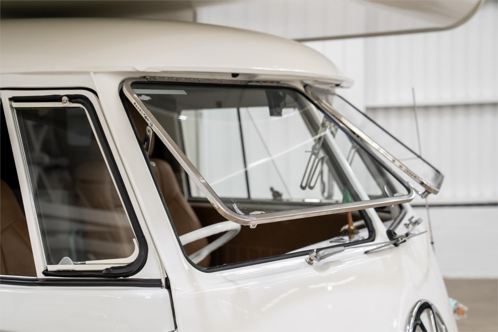 1975 VOLKSWAGEN KOMBI 4 SP MANUAL CAMPER