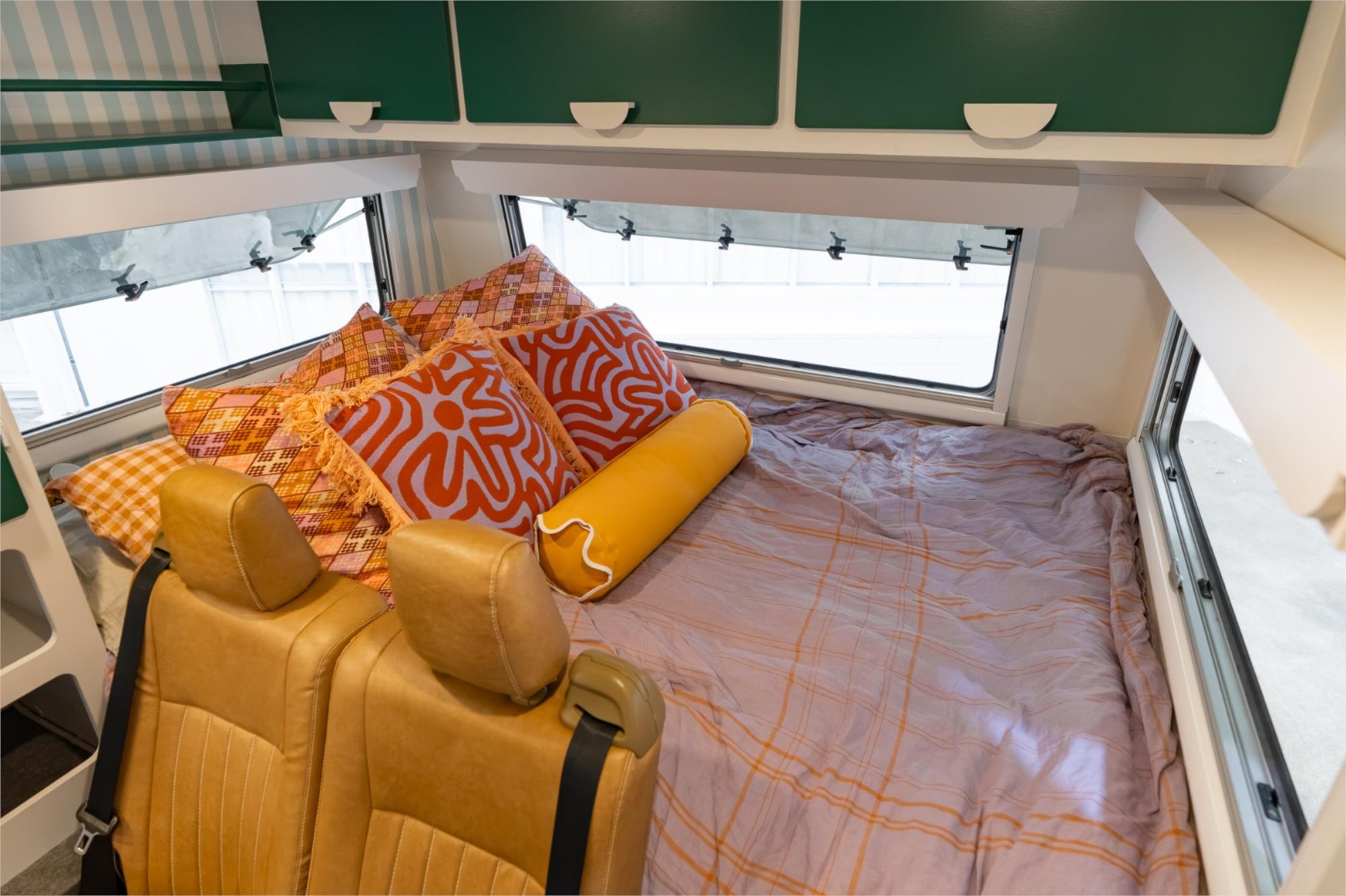 1975 VOLKSWAGEN KOMBI 4 SP MANUAL CAMPER