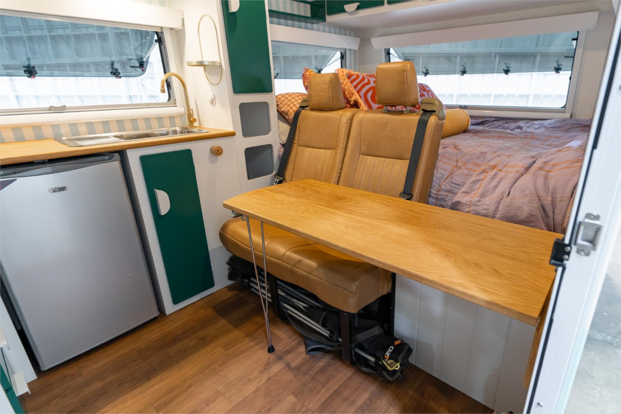 1975 VOLKSWAGEN KOMBI 4 SP MANUAL CAMPER