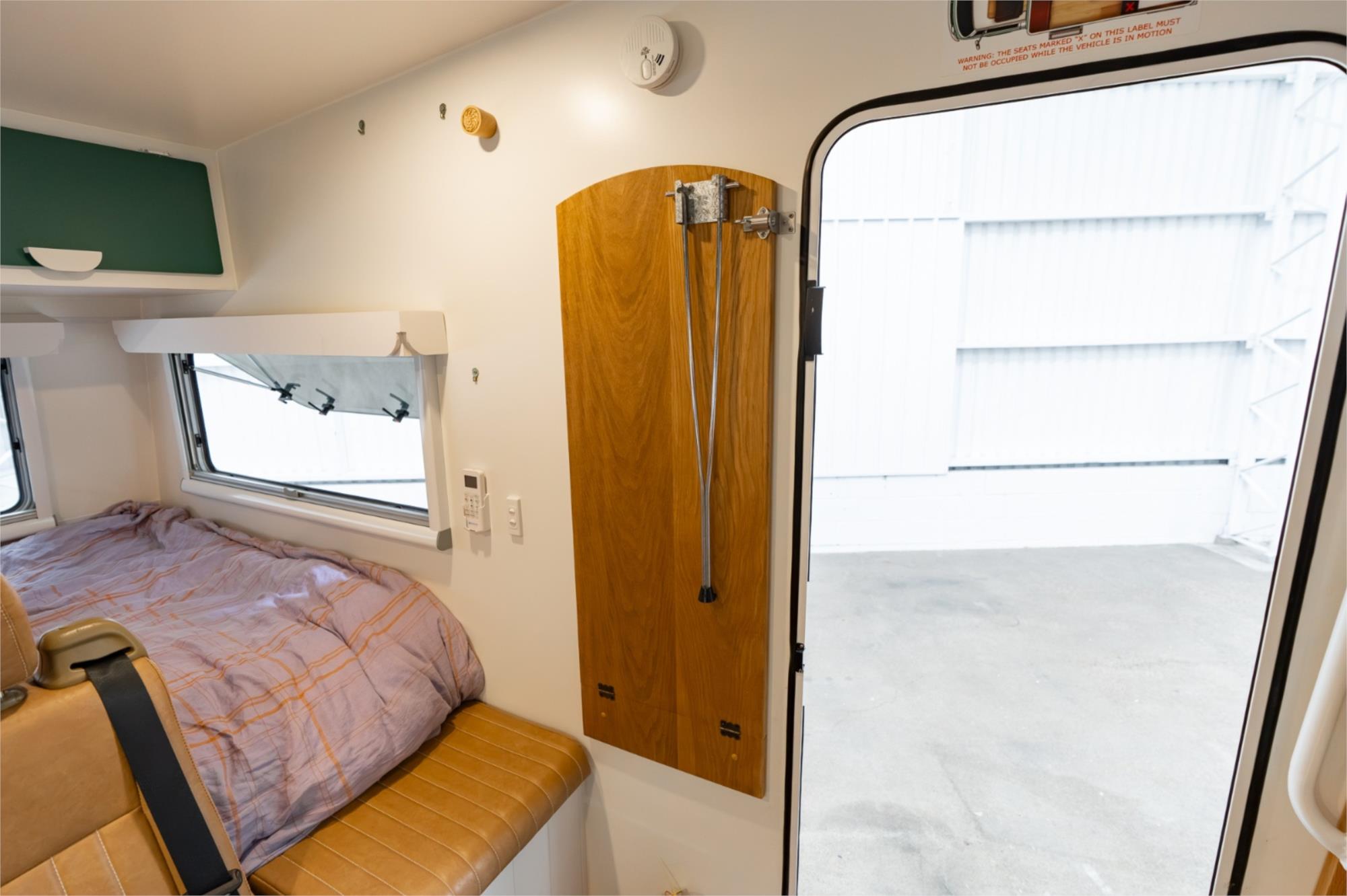 1975 VOLKSWAGEN KOMBI 4 SP MANUAL CAMPER