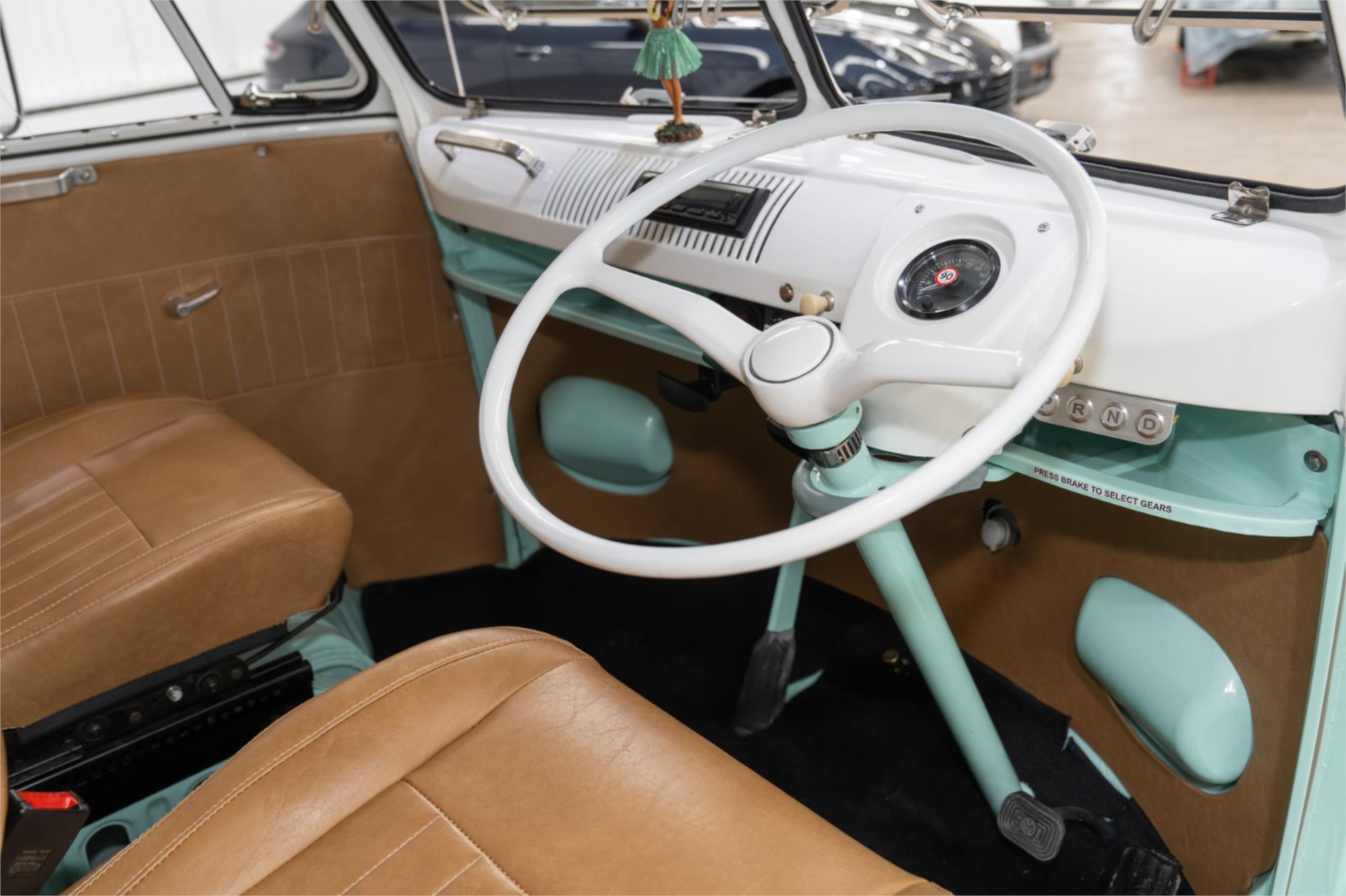1975 VOLKSWAGEN KOMBI 4 SP MANUAL CAMPER