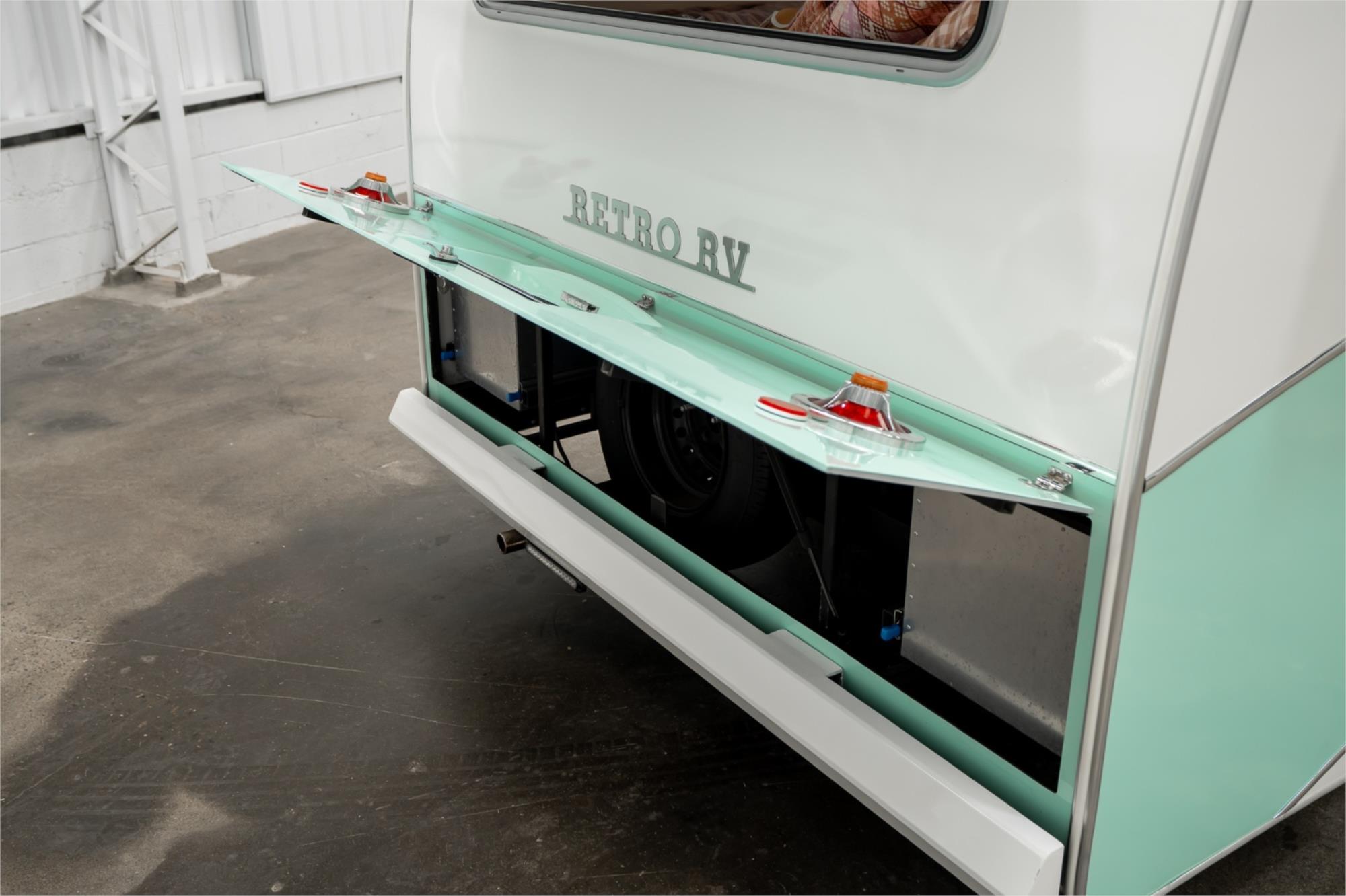 1975 VOLKSWAGEN KOMBI 4 SP MANUAL CAMPER