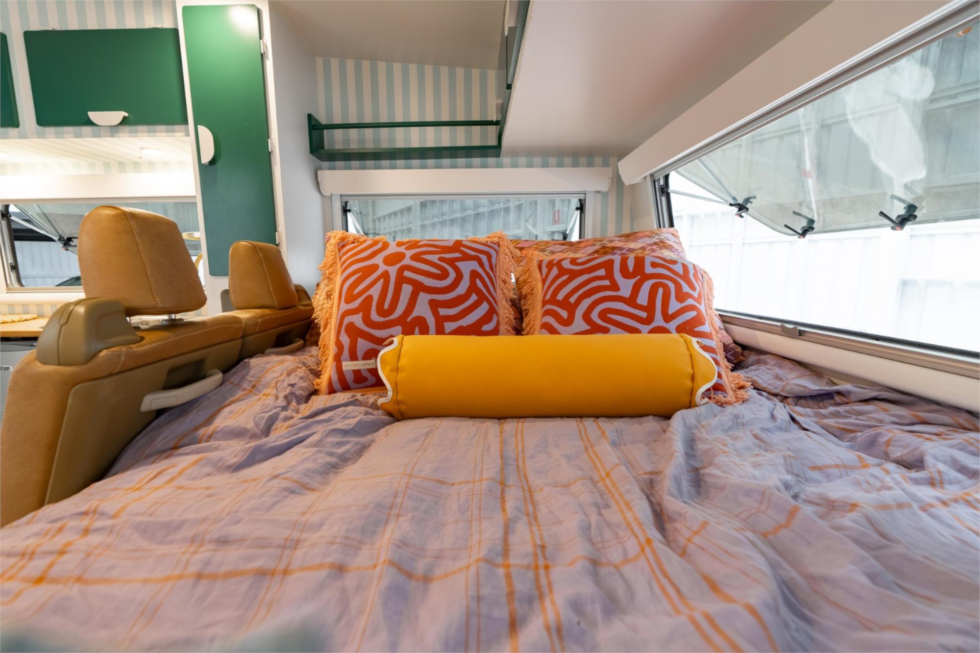 1975 VOLKSWAGEN KOMBI 4 SP MANUAL CAMPER