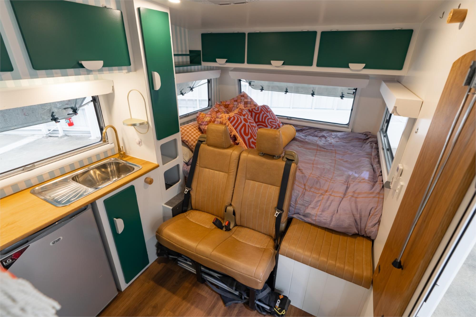 1975 VOLKSWAGEN KOMBI 4 SP MANUAL CAMPER