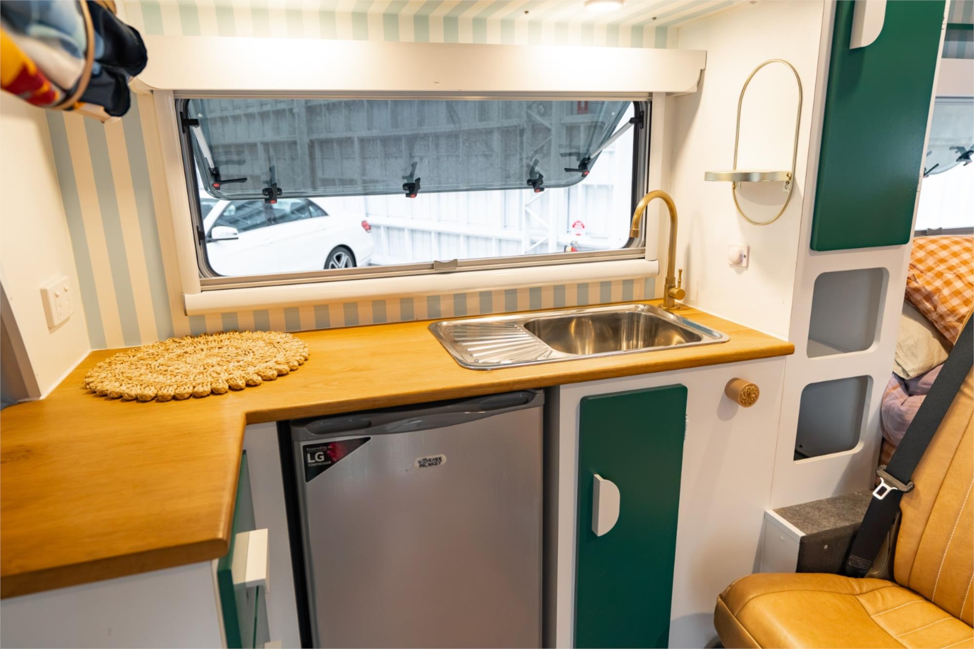 1975 VOLKSWAGEN KOMBI 4 SP MANUAL CAMPER