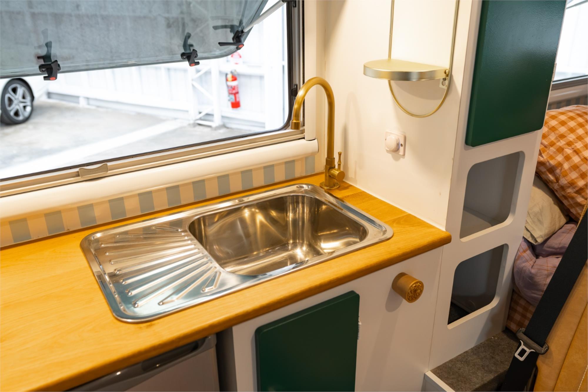 1975 VOLKSWAGEN KOMBI 4 SP MANUAL CAMPER