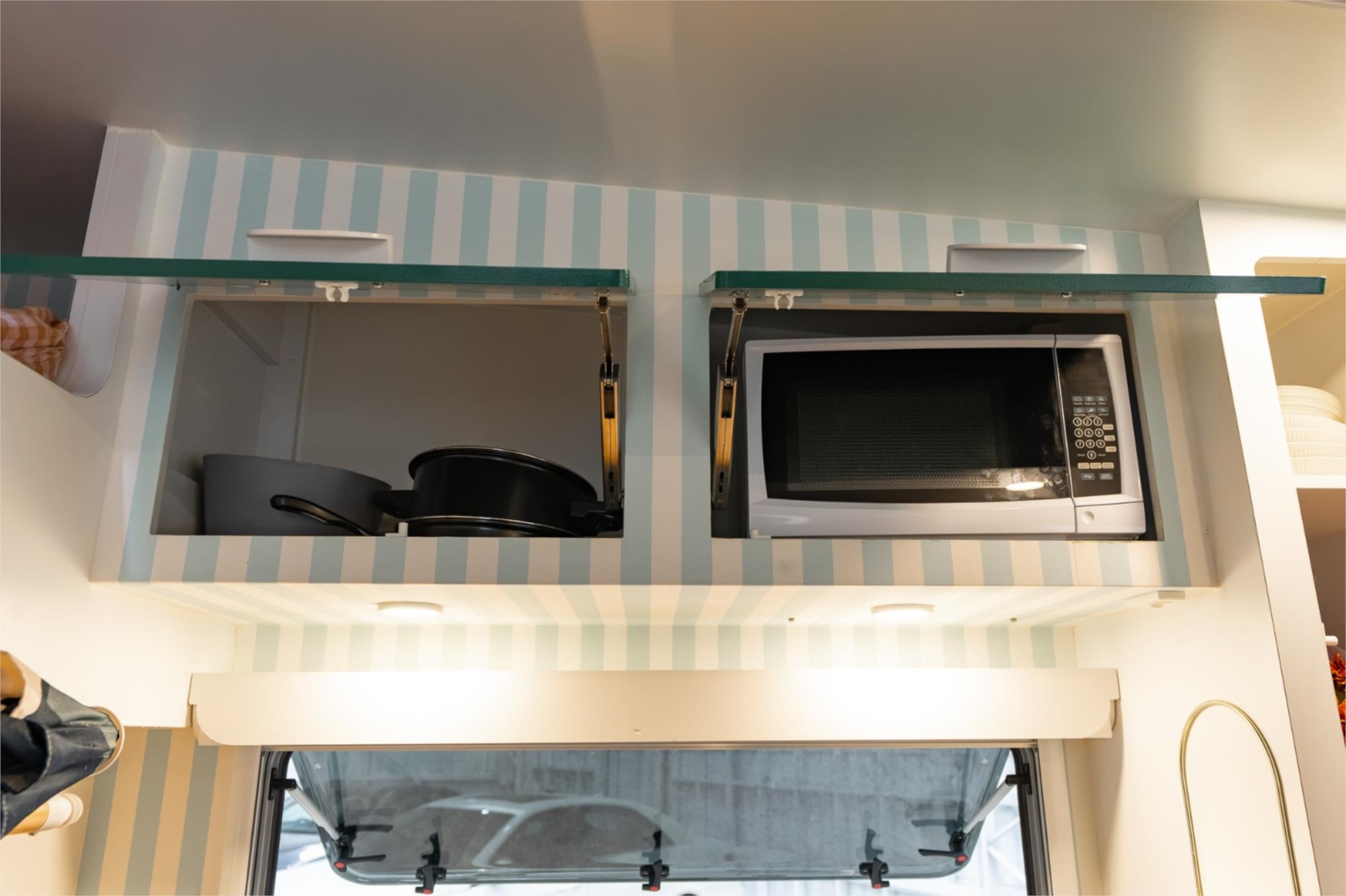 1975 VOLKSWAGEN KOMBI 4 SP MANUAL CAMPER